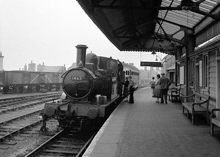 station-platform-1958-450x.jpg