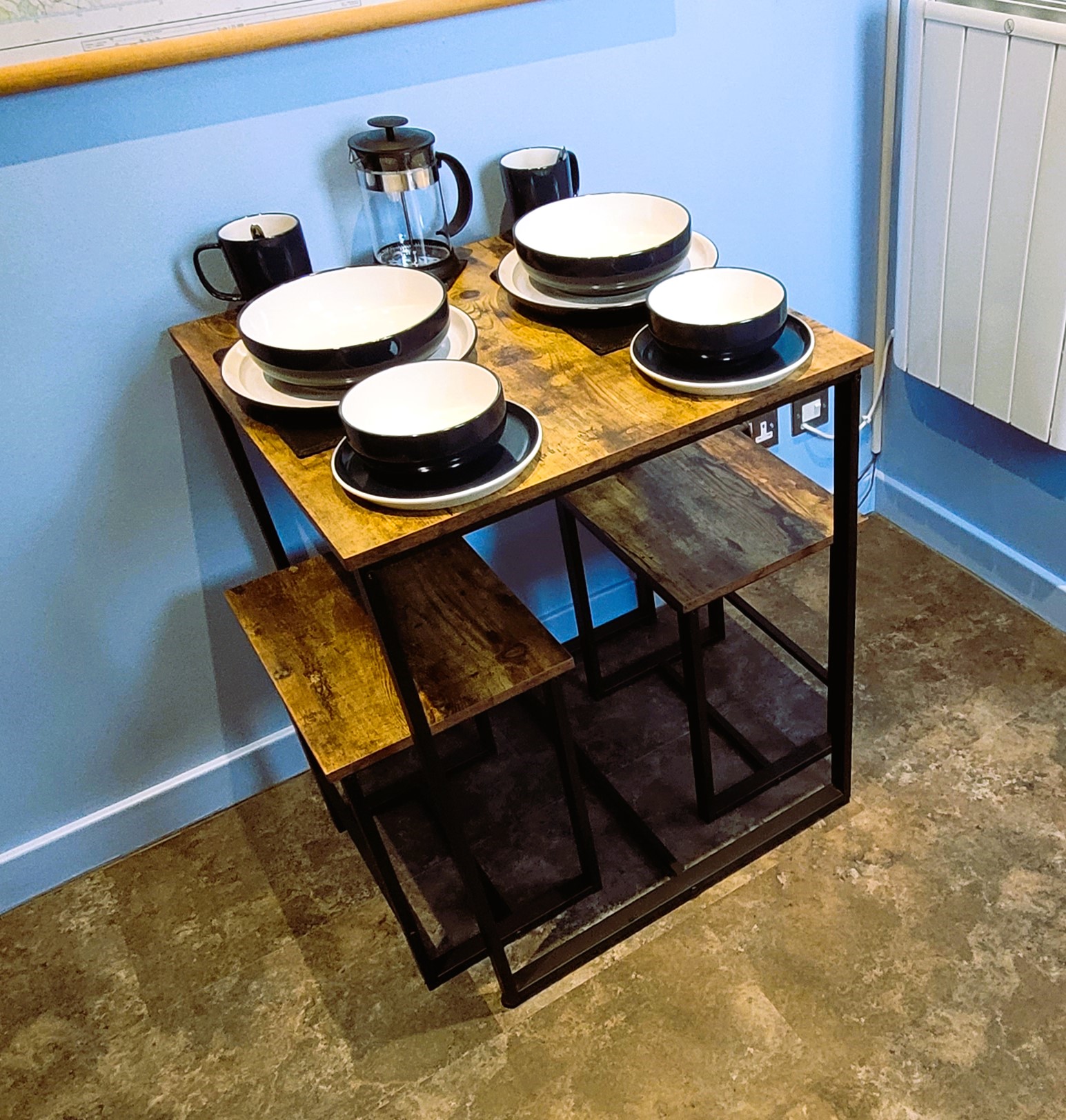 Enjoy your breakfast, lunch or supper in the comfortable kitchinette with seating for two
