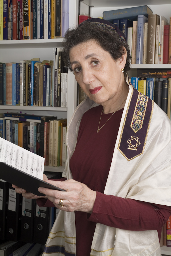 Cantor Jacklyn Chernett was the first woman to be ordained as a Chazan (Cantor) in the UK