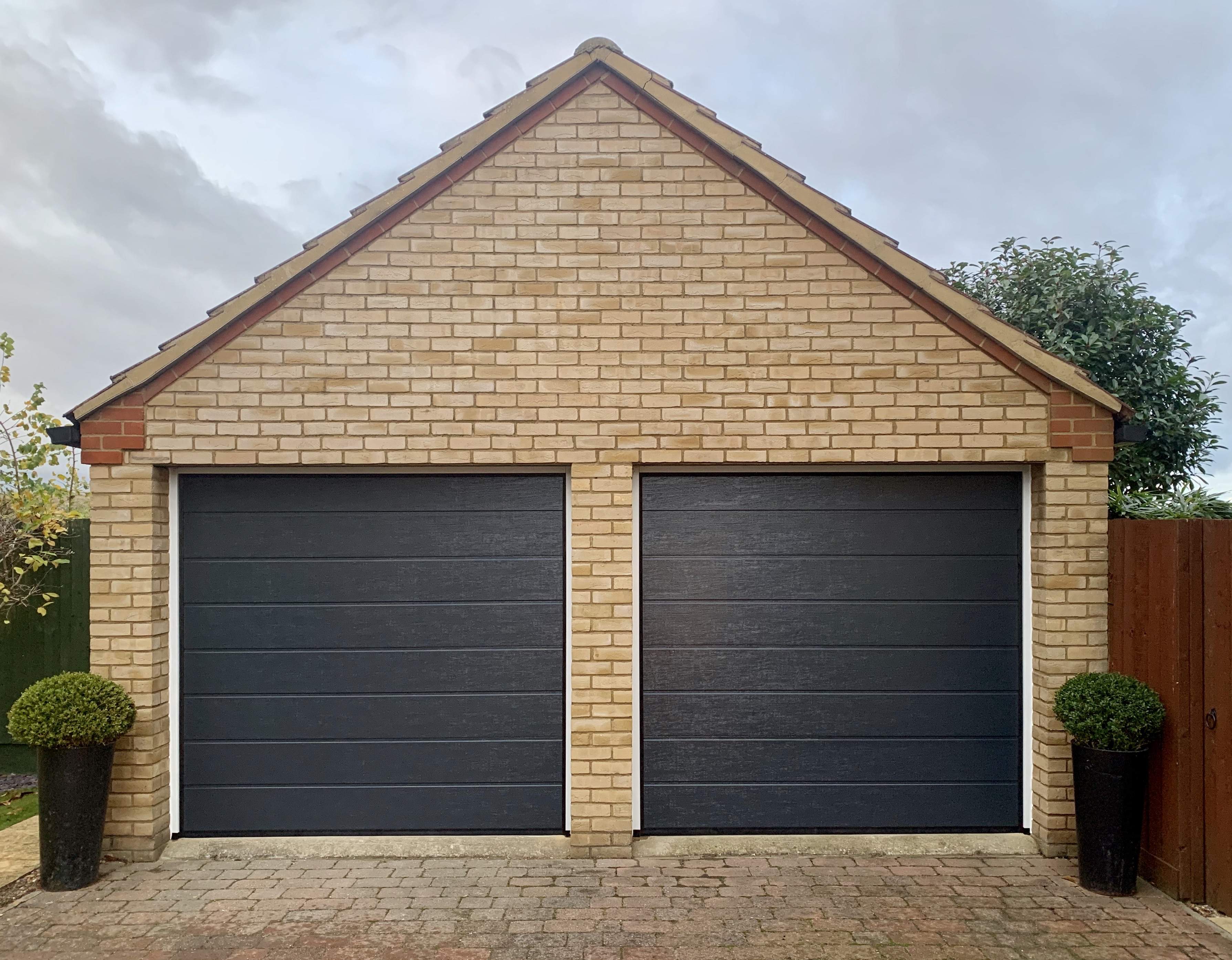Single Insulated Woodgrain (Anthracite Grey) M-Ribbed Sectional Garage Doors.