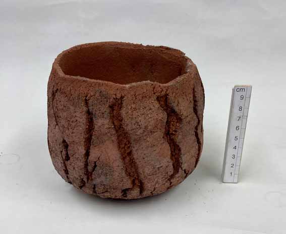 un-glazed coarse stoneware clay with an oxide wash detail