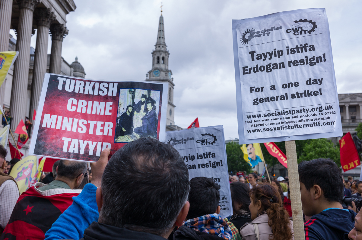 Calling for President Erdogan to resign