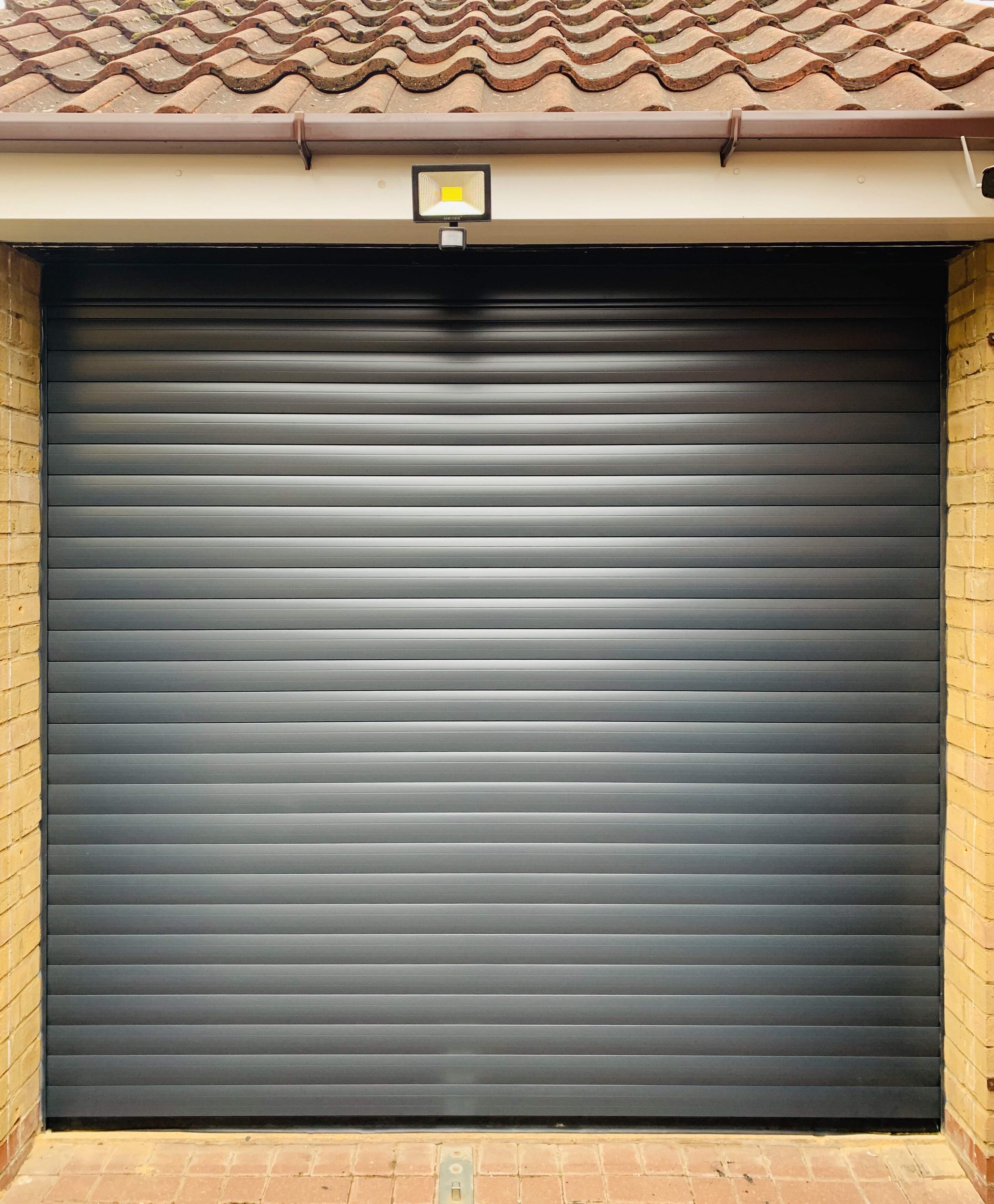 Single Insulated 77mm Lath (Anthracite Grey) Roller Shutter Garage Door.
