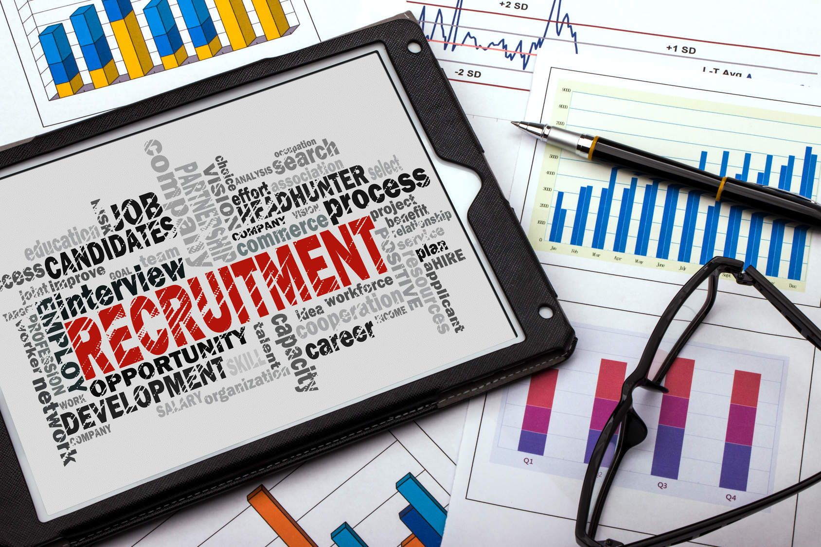 Are there fewer contract opportunities in the IT jobs market right now?
