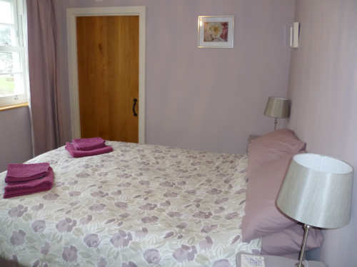 with a queen size bed and en suite