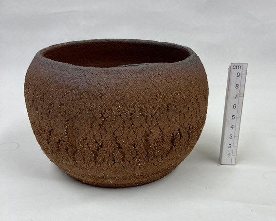 un-glazed coarse stoneware clay with an oxide wash detail